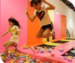 Meninas nos mini jumps
